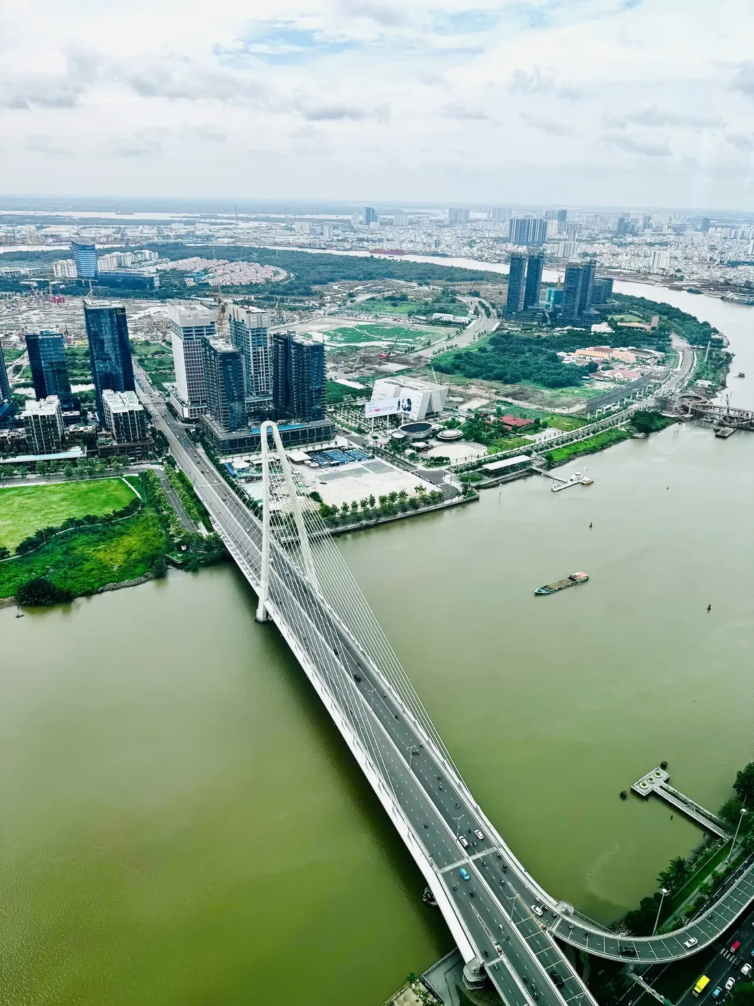 Cầu Ba Son nối Quận 1 với Thủ Thiêm nhìn từ trên cao